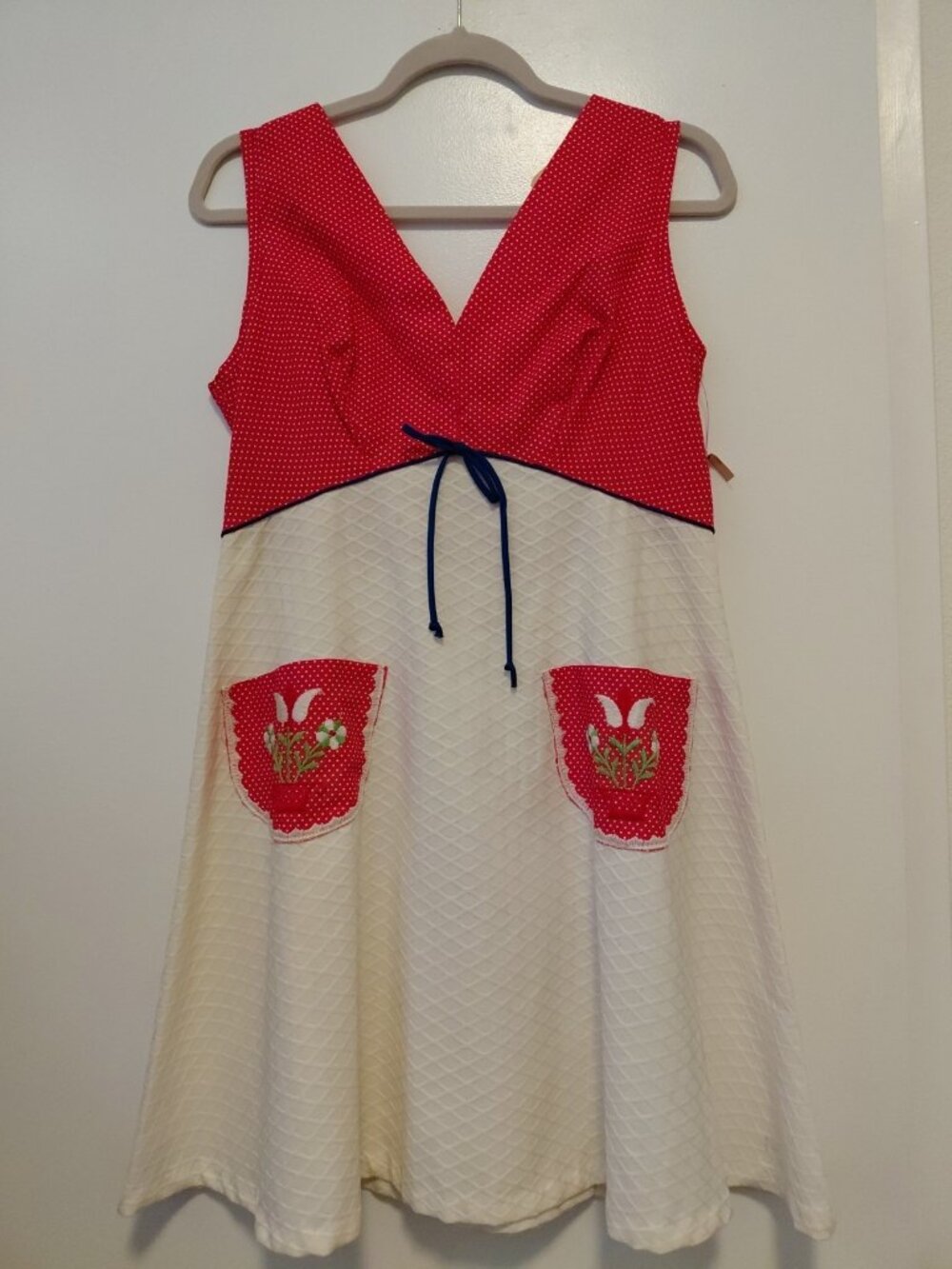 60's Vintage Polka Dot Honeycomb Mini Dress Embroidered Pockets White & Red Med